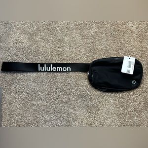 Lululemon BNWT Everywhere Belt Bag Black Wordmark